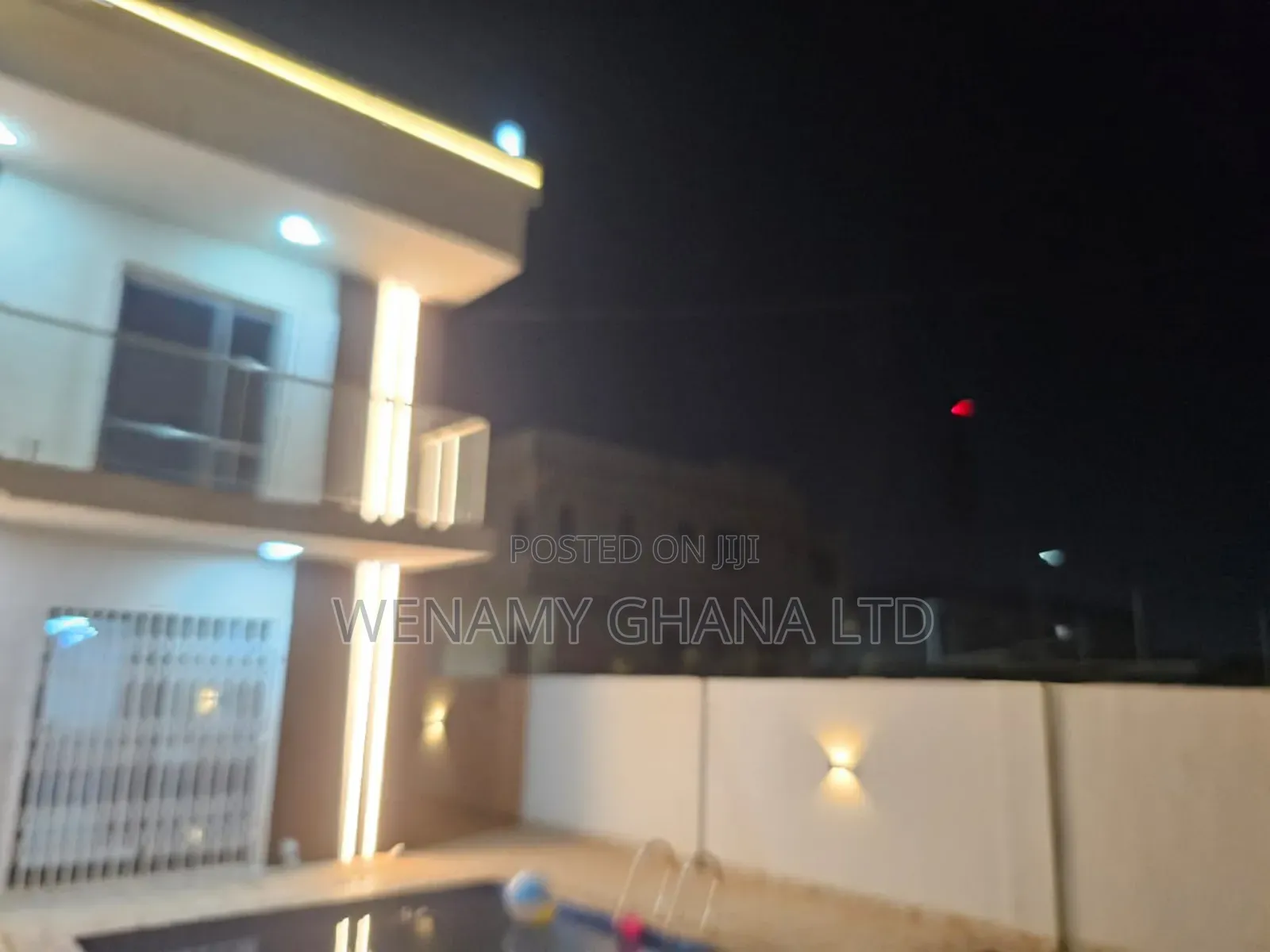 8bdrm Duplex in Devtraco, Tema Metropolitan for sale