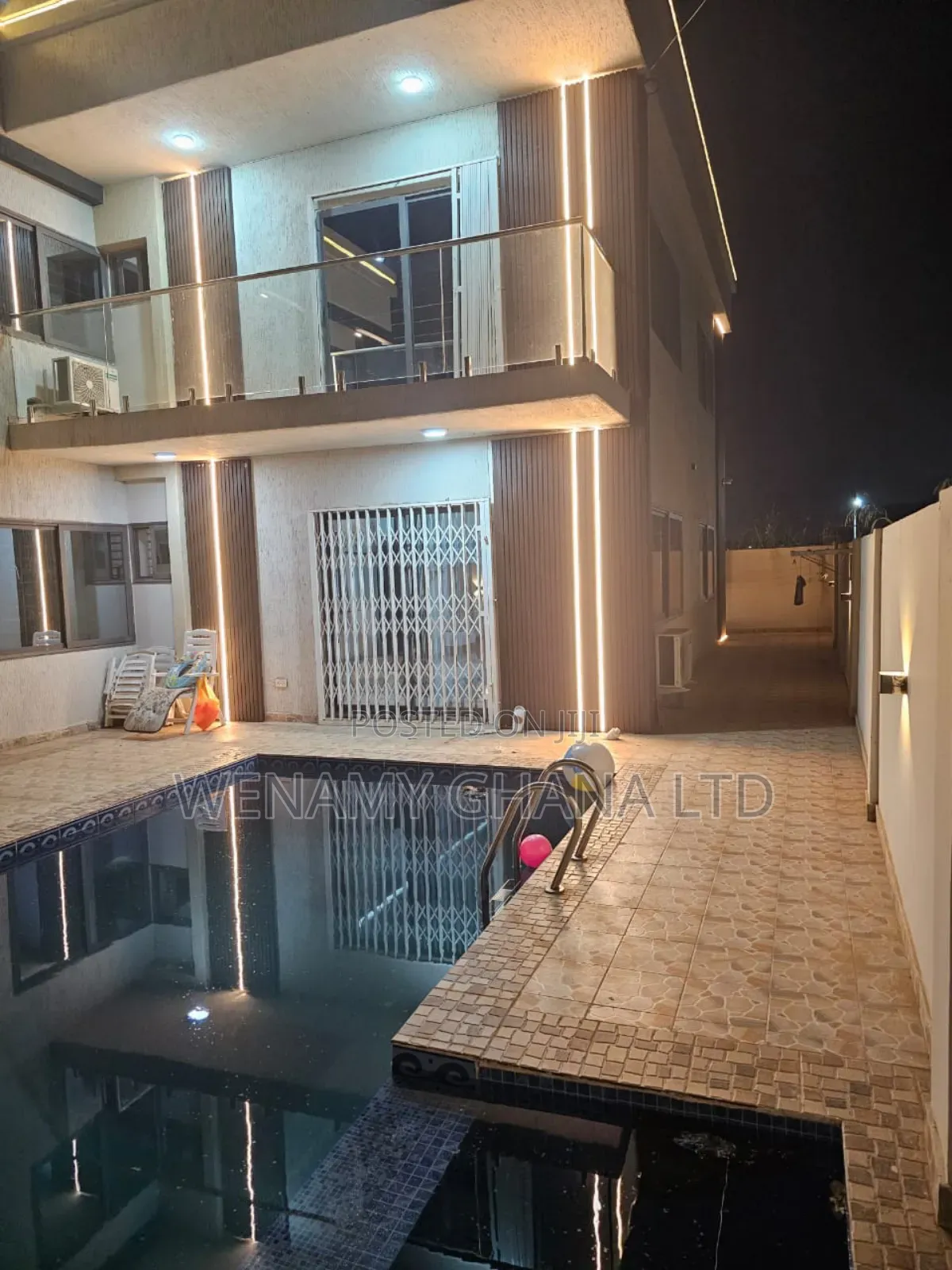 8bdrm Duplex in Devtraco, Tema Metropolitan for sale