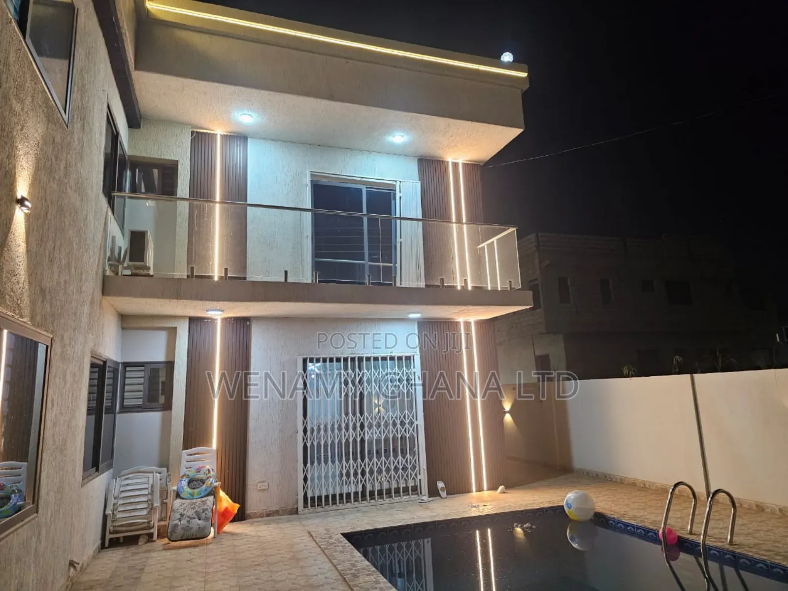 8bdrm Duplex in Devtraco, Tema Metropolitan for sale