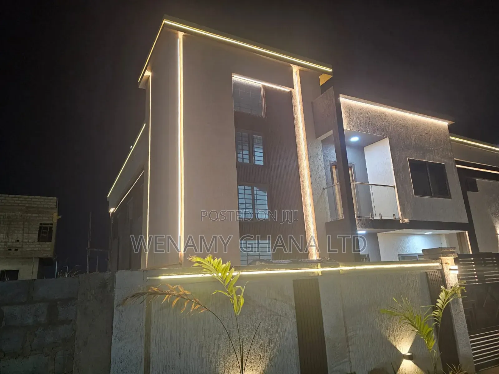 8bdrm Duplex in Devtraco, Tema Metropolitan for sale