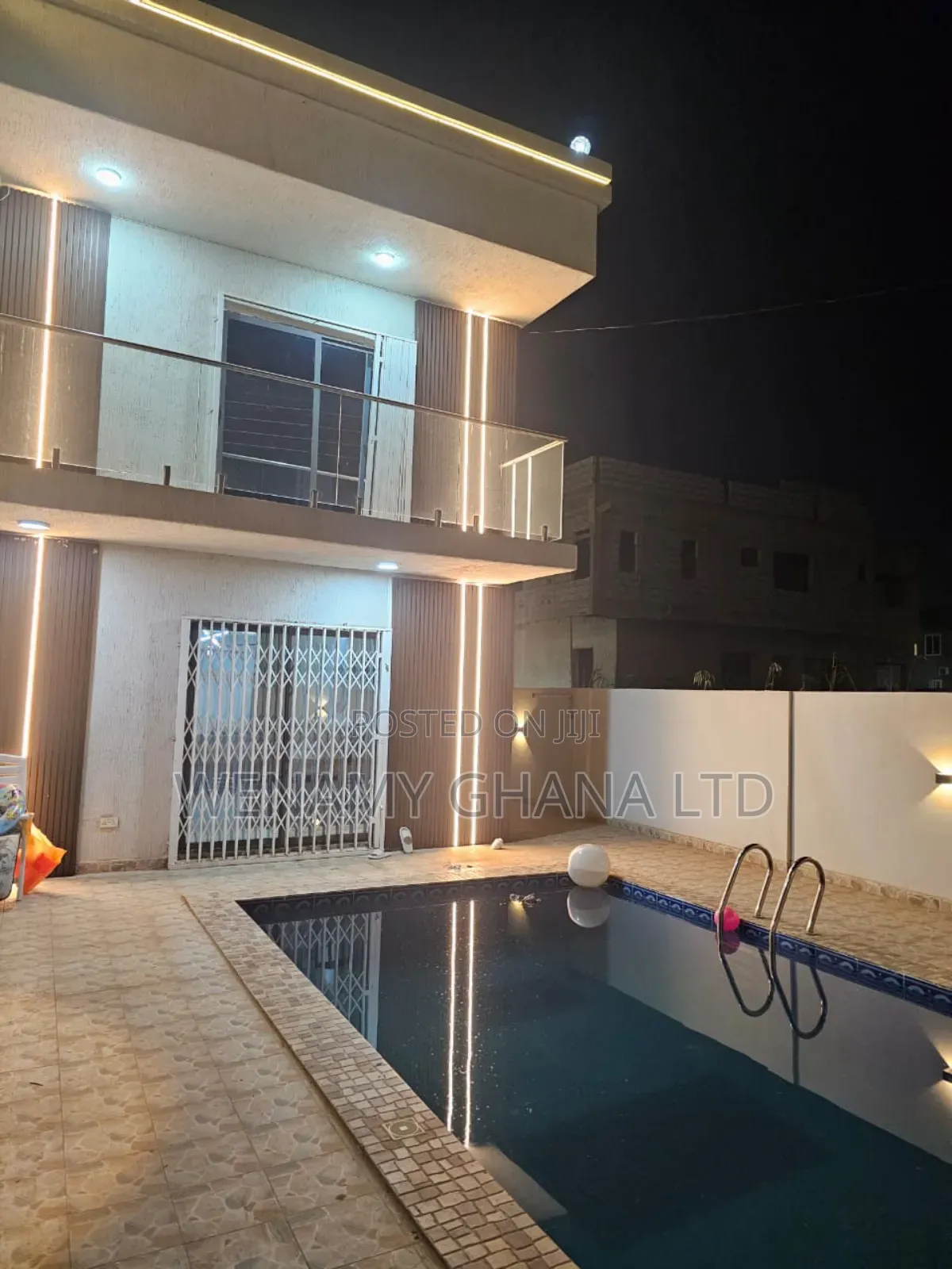 8bdrm Duplex in Devtraco, Tema Metropolitan for sale