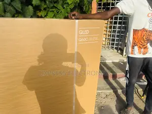  Sharp Shades of Color UHD Smart Samsung 65”Dau8000
