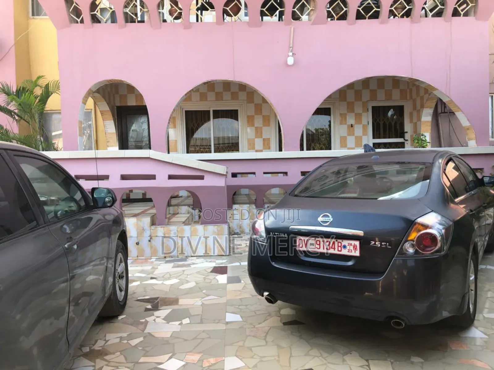 9bdrm Duplex in Kokrobite Road, Awutu Senya East Municipal for sale