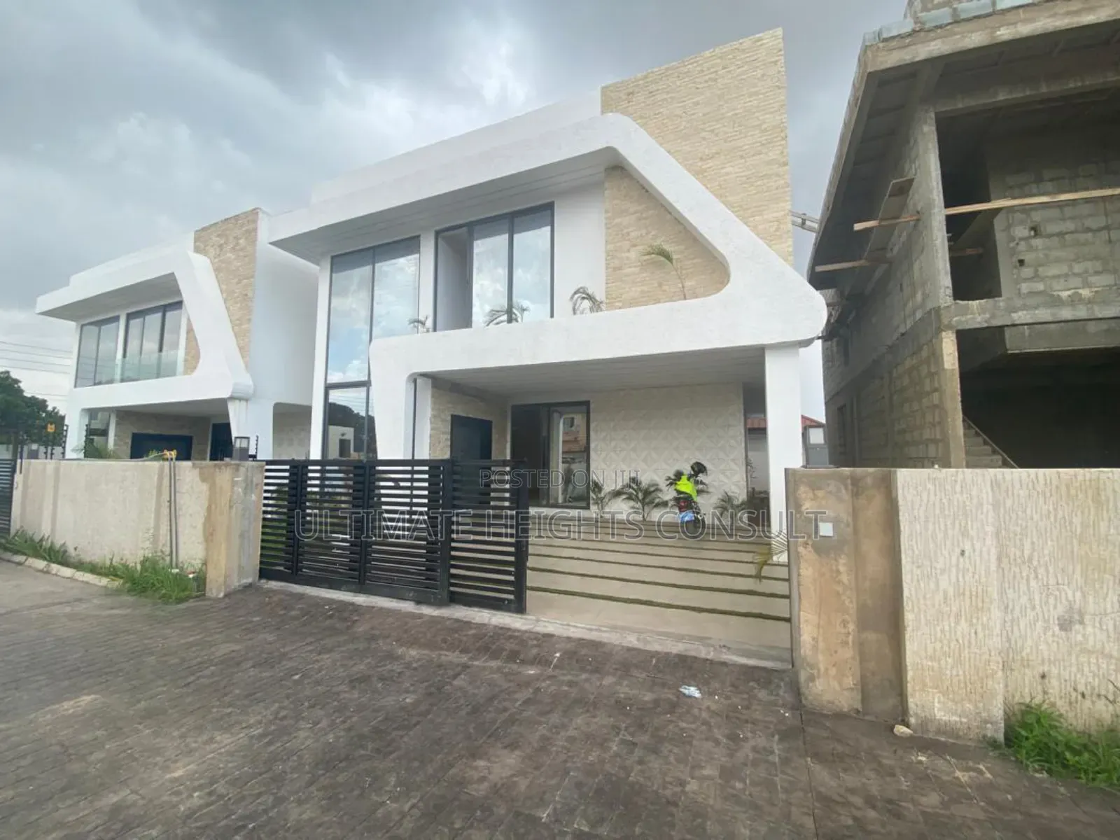 3bdrm House in Achimota Petroleum for sale