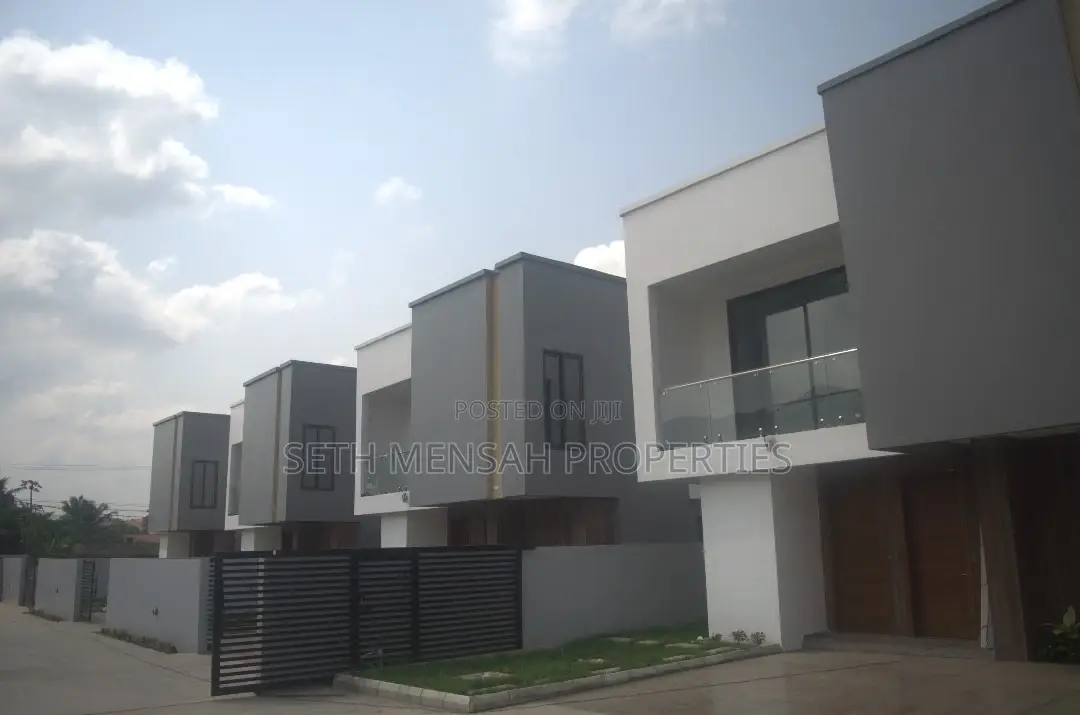 4bdrm Townhouse/Terrace in Skm, North Legon for sale