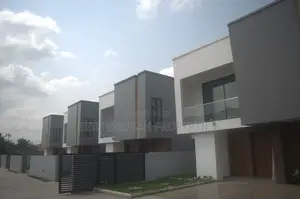 4bdrm Townhouse/Terrace in Skm, North Legon for sale