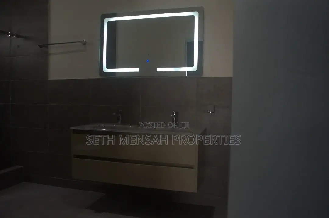 4bdrm Townhouse/Terrace in Skm, North Legon for sale