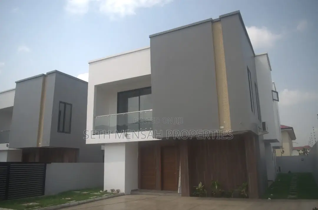 4bdrm Townhouse/Terrace in Skm, North Legon for sale