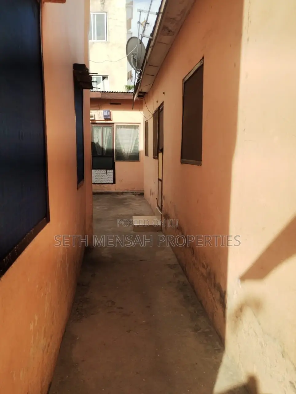 8bdrm House in Skm, Tesano for sale