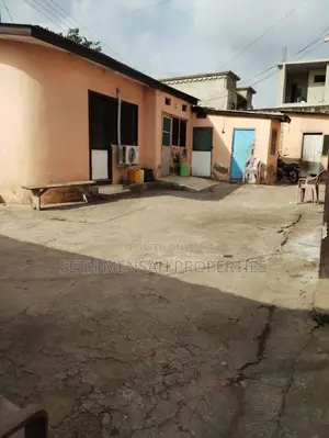 8bdrm House in Skm, Tesano for sale