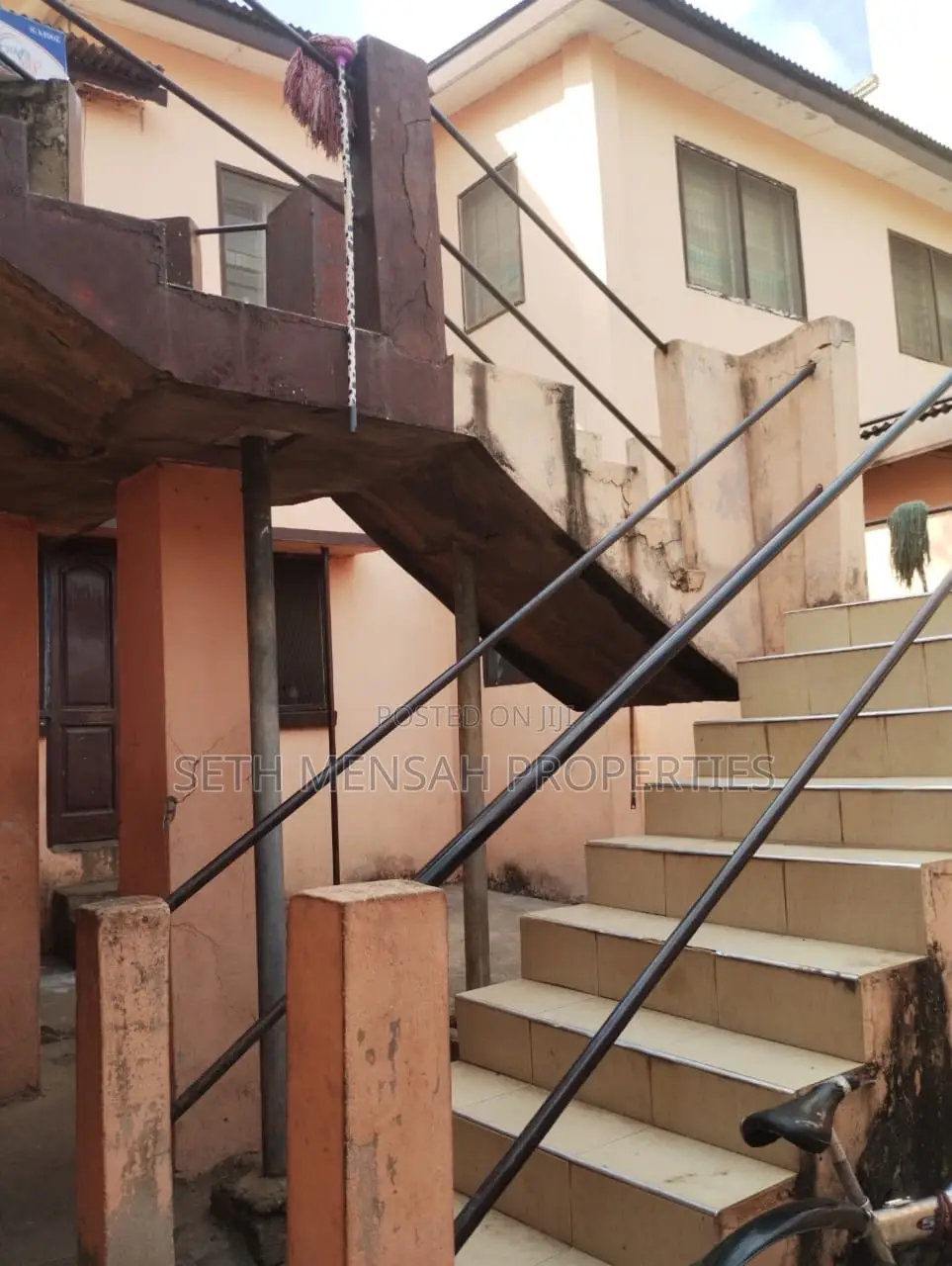 8bdrm House in Skm, Tesano for sale