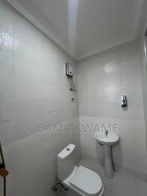 5bdrm House in Laryea Homes, Lake Side Estate for sale
