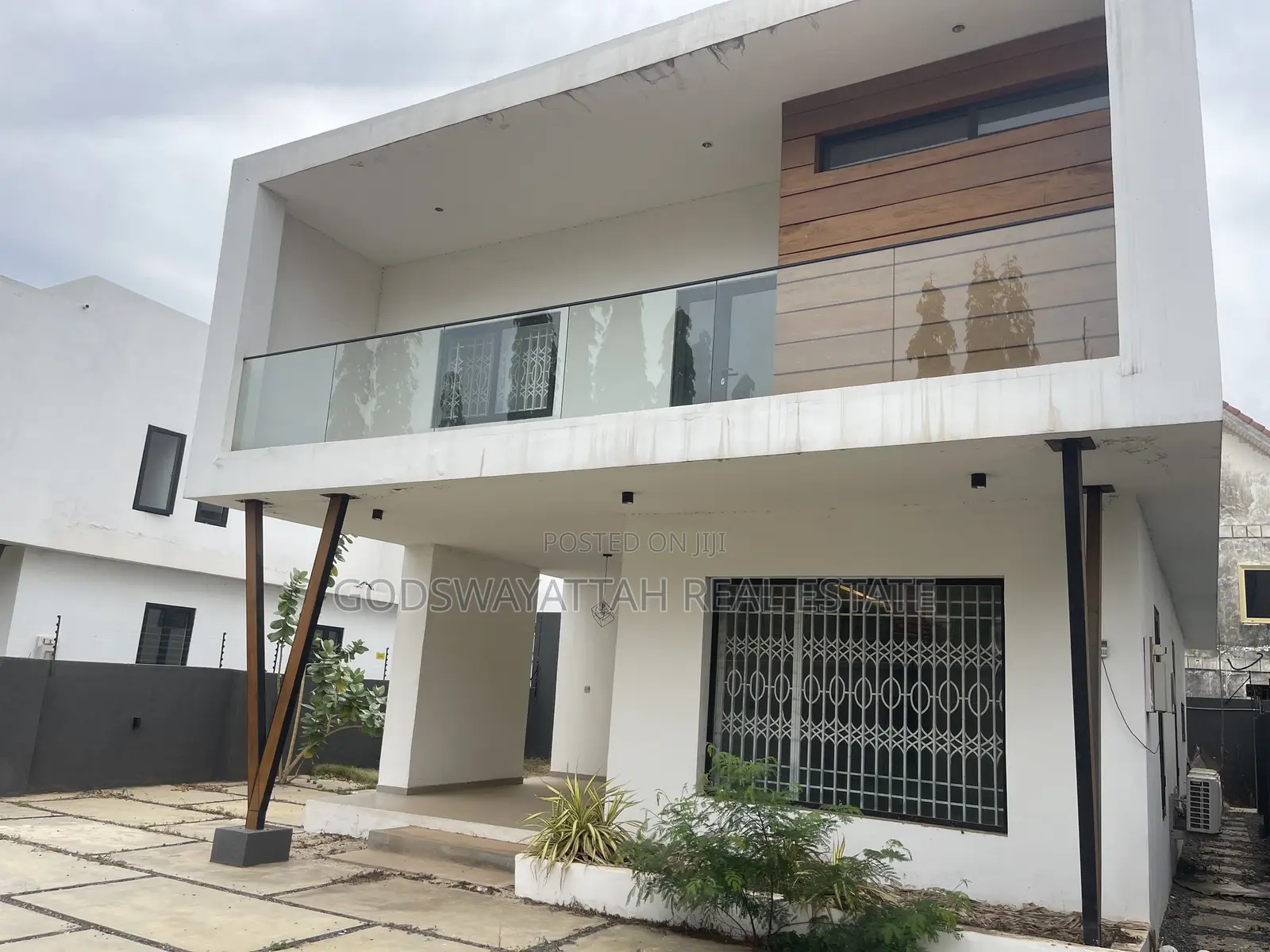 4bdrm House in East Legon, Adjiriganor for sale