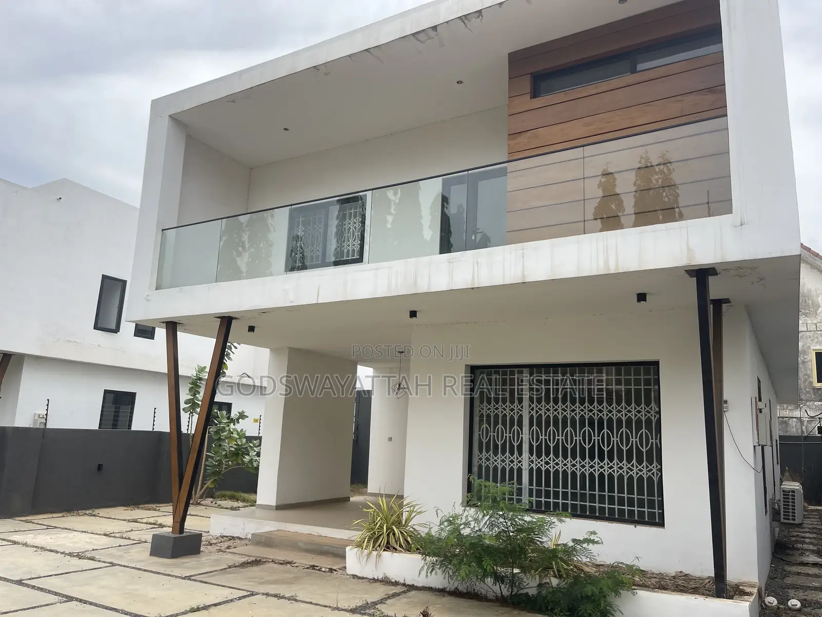 4bdrm House in East Legon, Adjiriganor for sale
