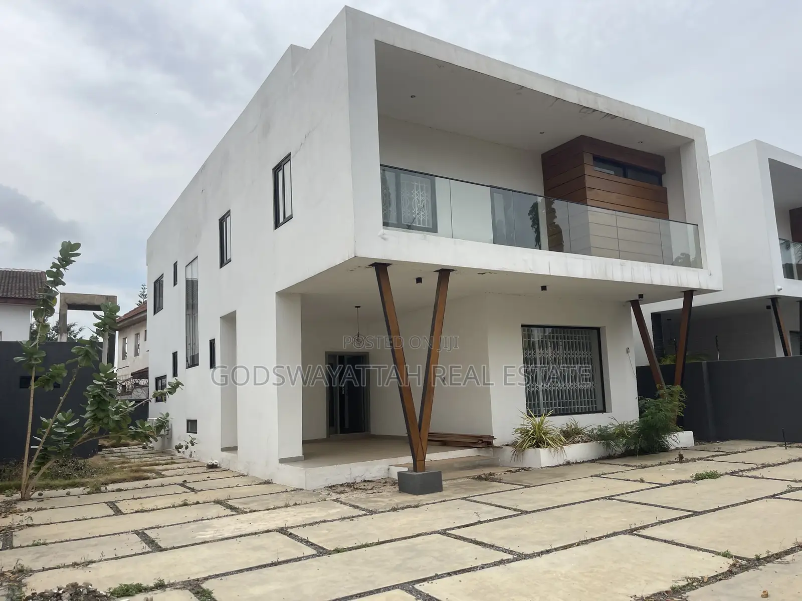 4bdrm House in East Legon, Adjiriganor for sale