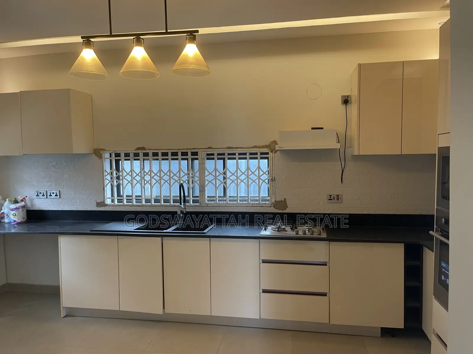 4bdrm House in East Legon, Adjiriganor for sale