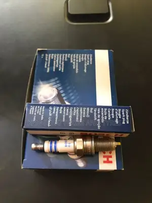 Bosch Spark Plugs For Suzuki Alto Yr7dc+ 79027