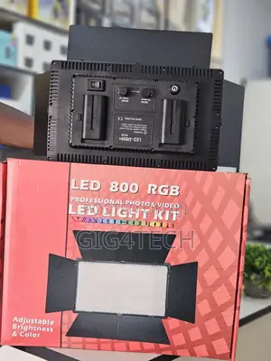 Led 800 RGB Varicolor Video Light With Battery and Stand