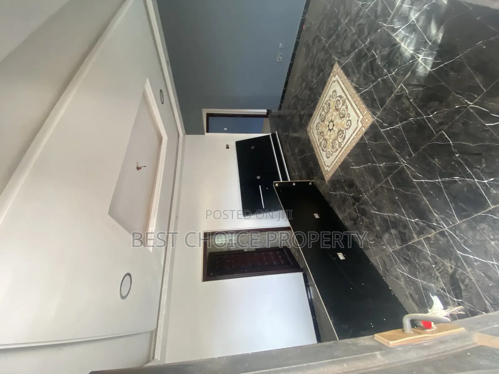 3bdrm Apartment in Housing Down Estate, Adenta for rent