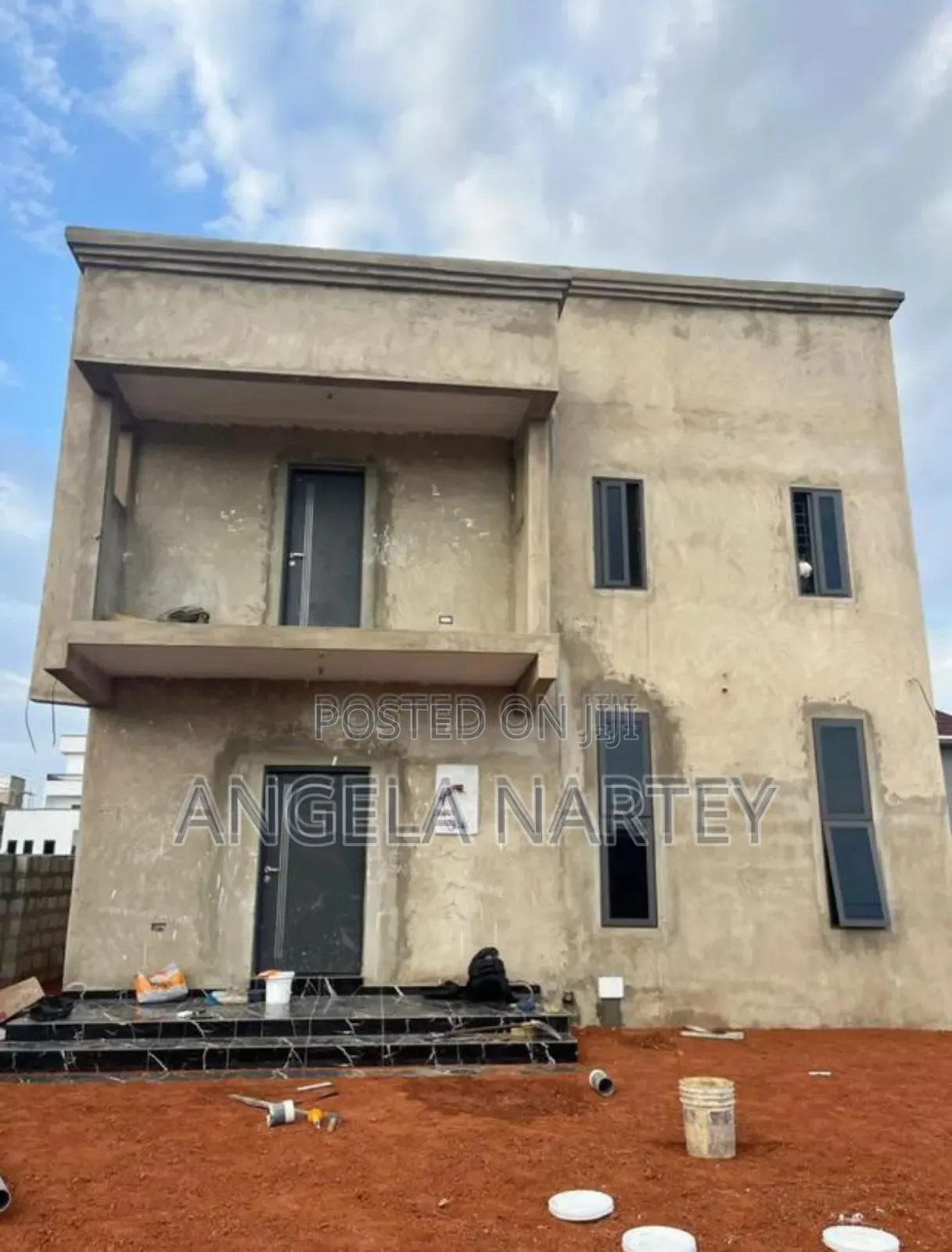 5bdrm House in North Celebrity, Tema Metropolitan for sale