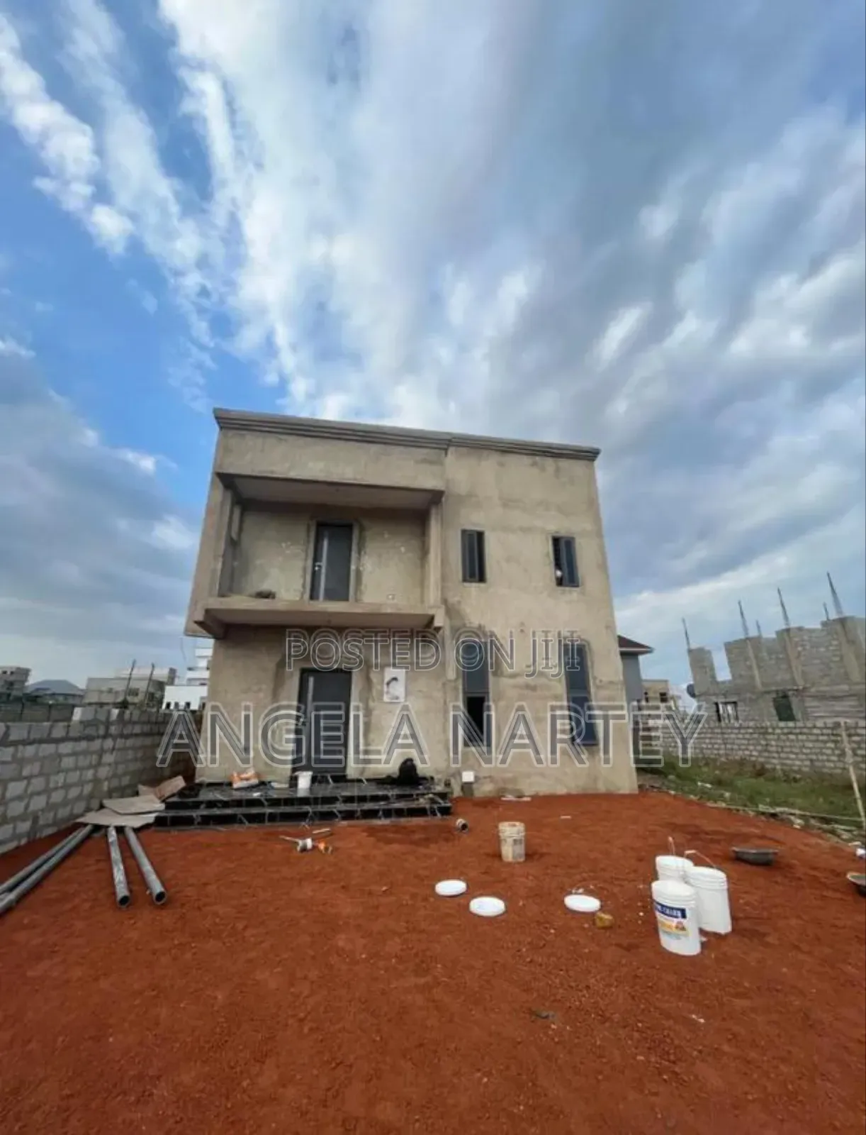5bdrm House in North Celebrity, Tema Metropolitan for sale
