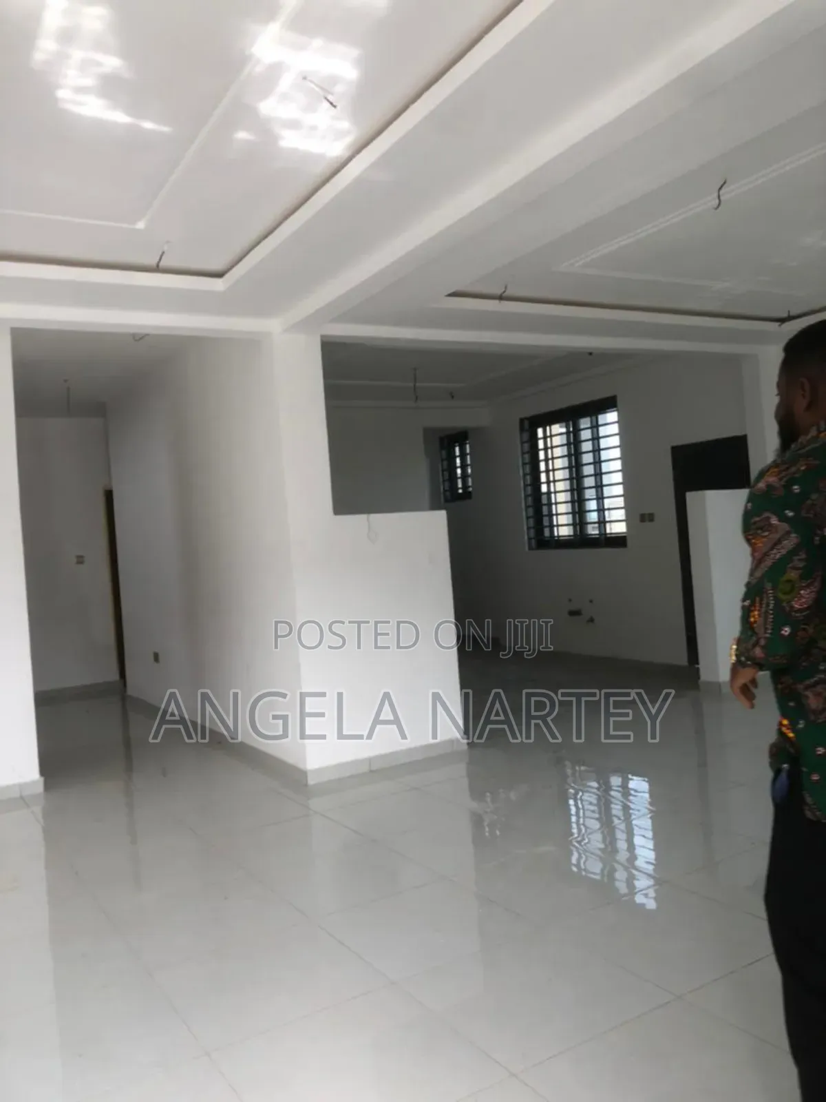 5bdrm House in North Celebrity, Tema Metropolitan for sale