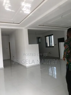 5bdrm House in North Celebrity, Tema Metropolitan for sale