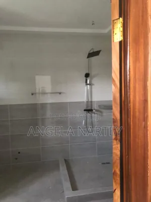 5bdrm House in North Celebrity, Tema Metropolitan for sale
