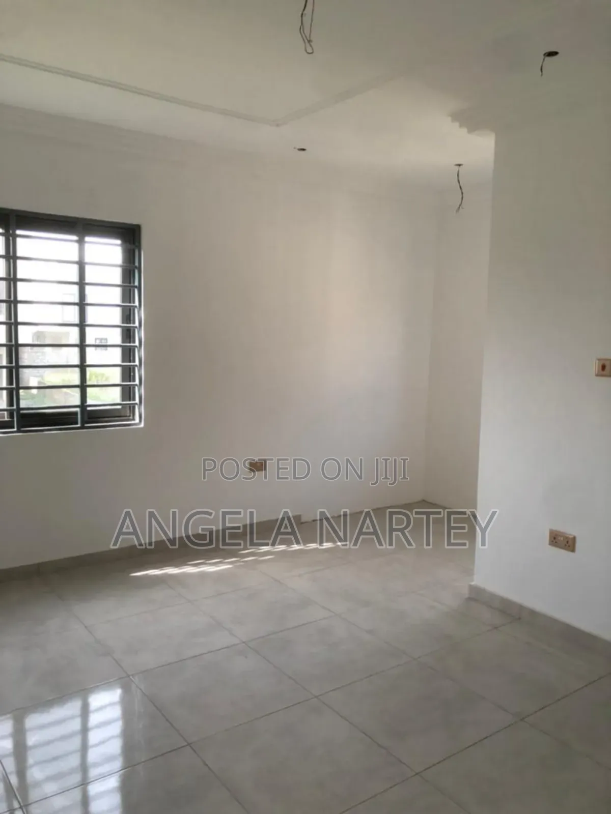 5bdrm House in North Celebrity, Tema Metropolitan for sale