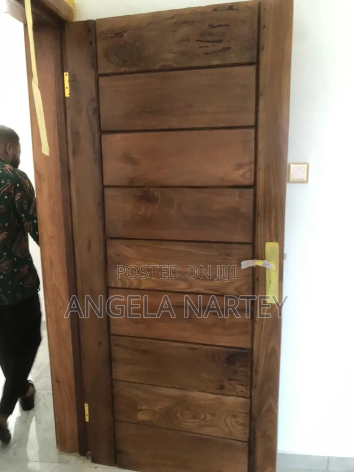 5bdrm House in North Celebrity, Tema Metropolitan for sale