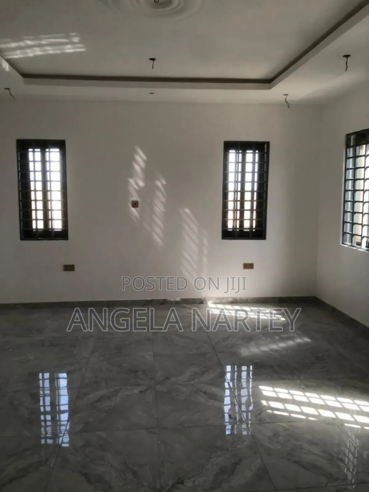 5bdrm House in North Celebrity, Tema Metropolitan for sale