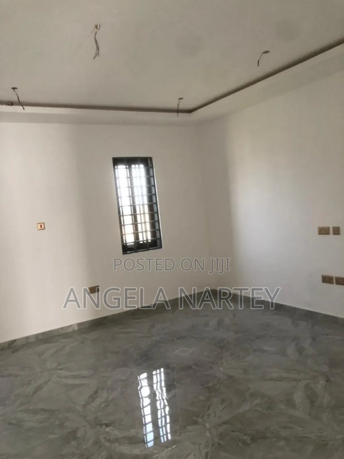 5bdrm House in North Celebrity, Tema Metropolitan for sale