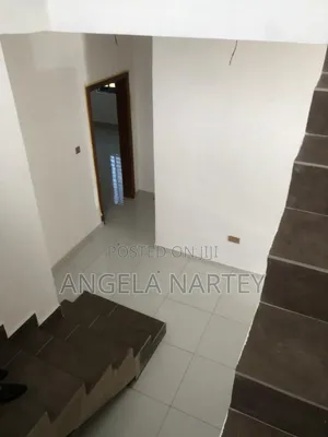 5bdrm House in North Celebrity, Tema Metropolitan for sale