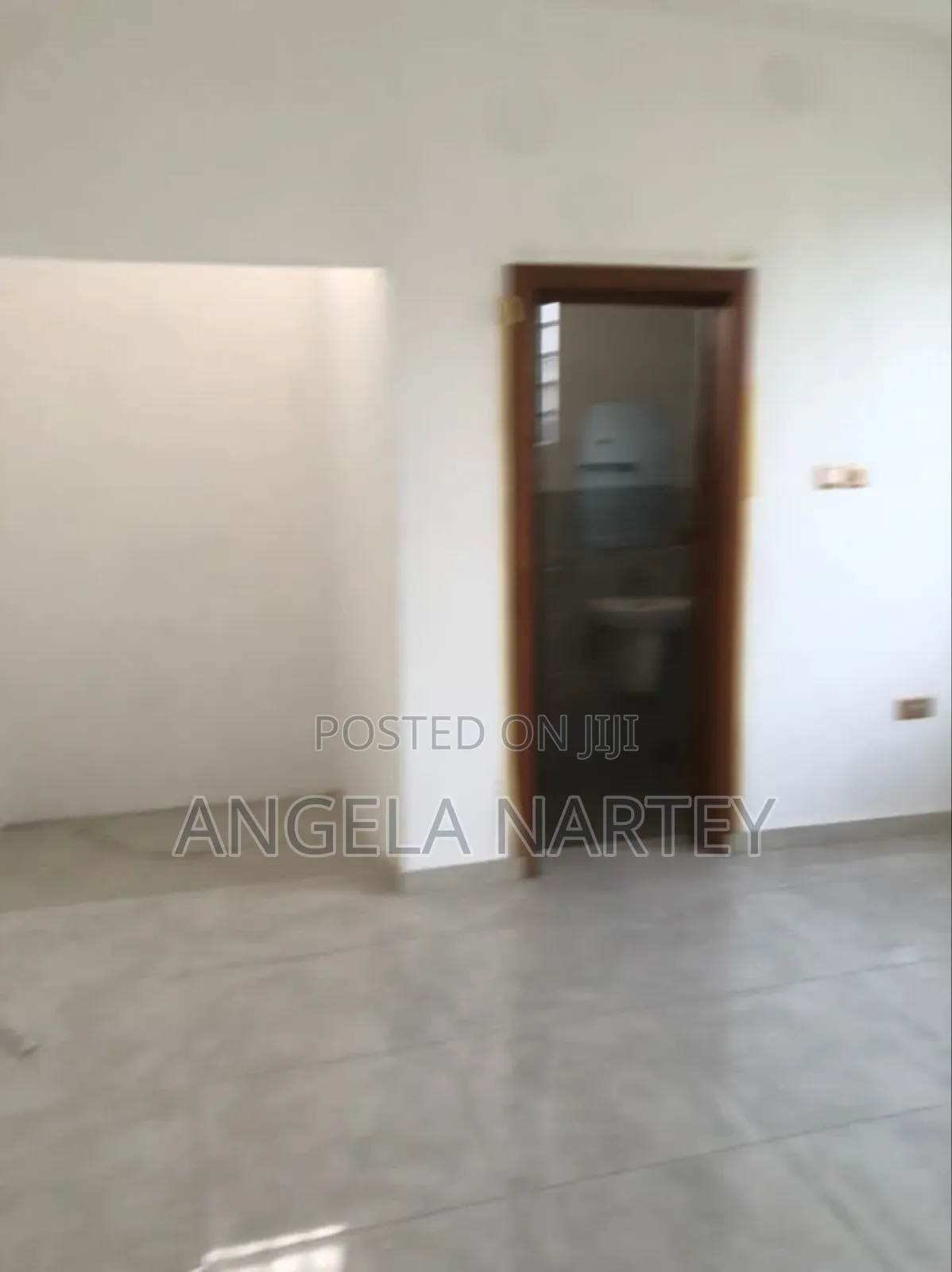 5bdrm House in North Celebrity, Tema Metropolitan for sale