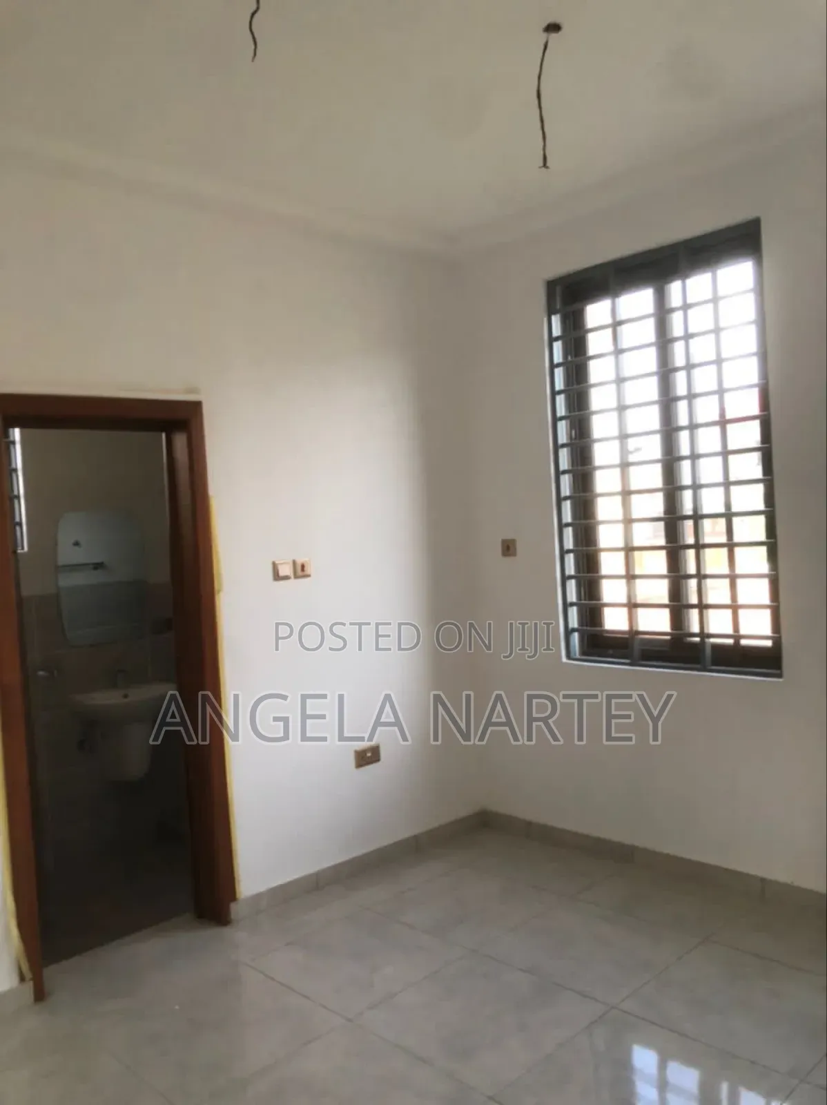 5bdrm House in North Celebrity, Tema Metropolitan for sale