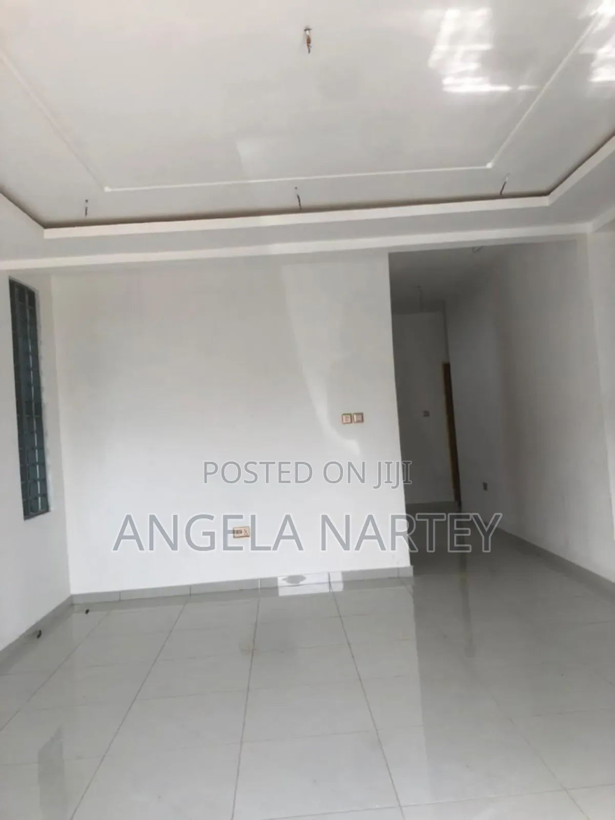 5bdrm House in North Celebrity, Tema Metropolitan for sale