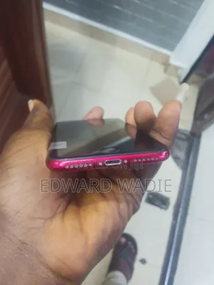 Apple iPhone SE (2020) 128 GB Red