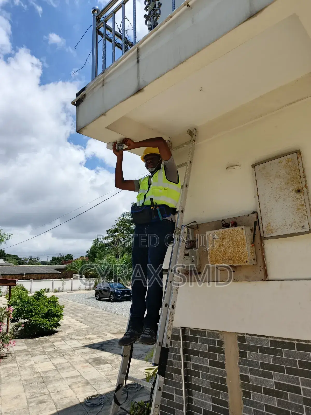 CCTV Camera Installer