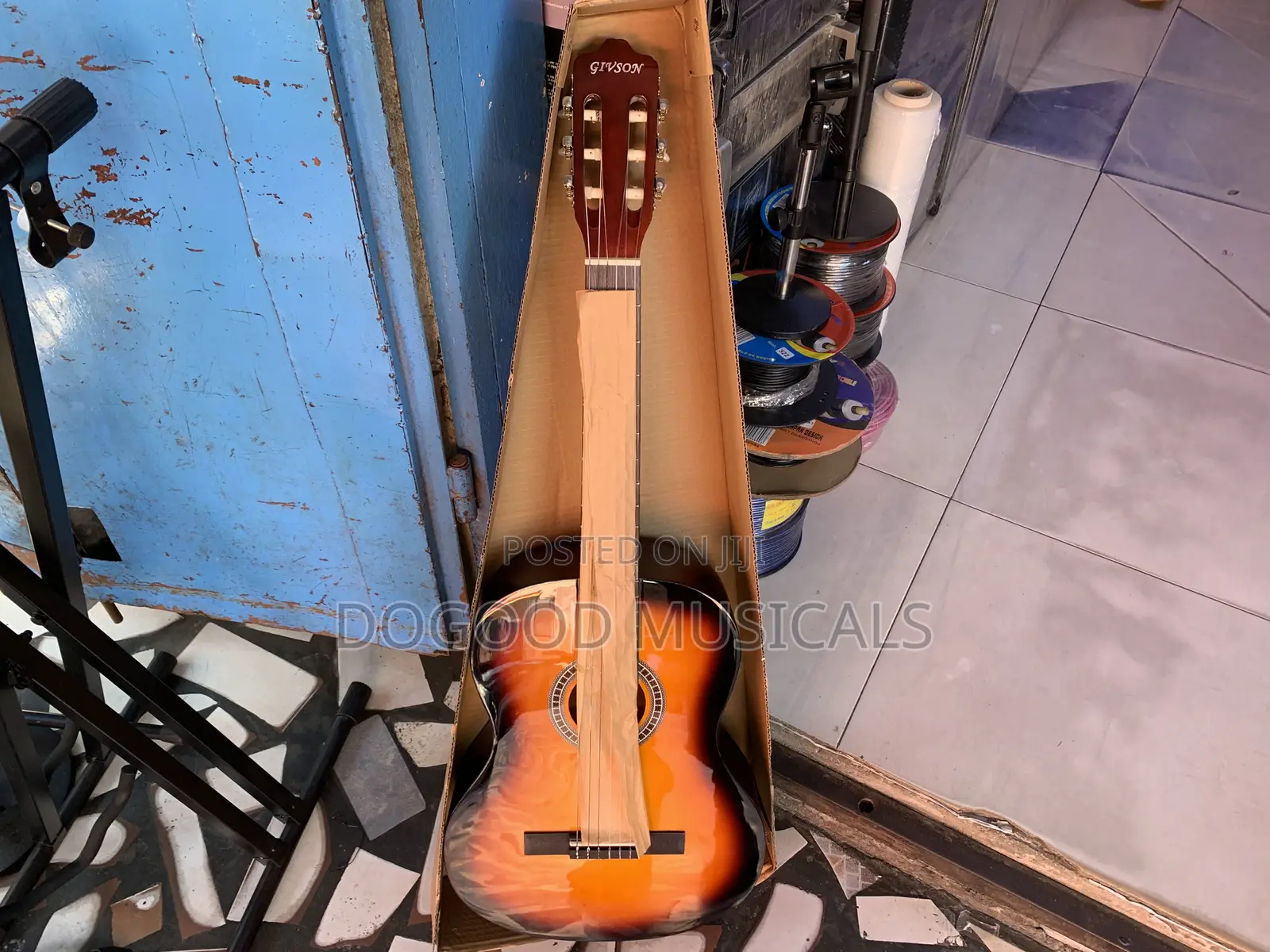 Givson Acoustic Guitar With Bag