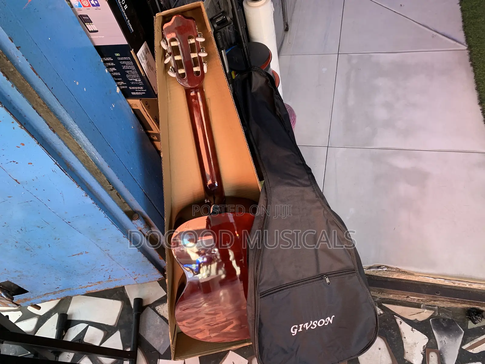 Givson Acoustic Guitar With Bag