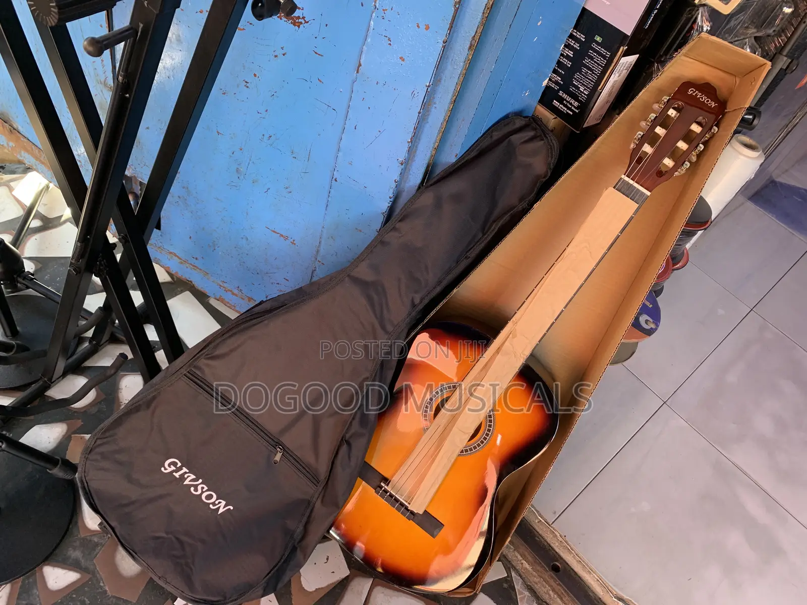 Givson Acoustic Guitar With Bag