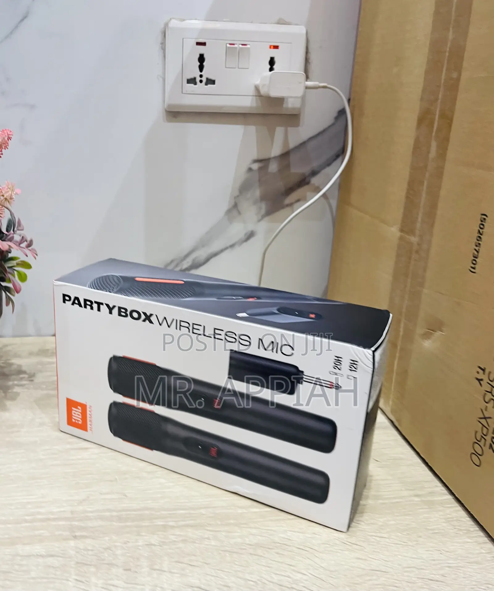 Latest JBL Partybox Wireless Microphone System(Black).