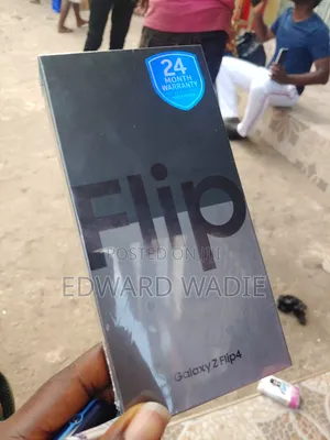 New Samsung Galaxy Z Flip4 256 GB White