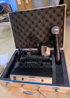 Shure v-3300 Hand, Tie and Lapel Microphone in Briefcase