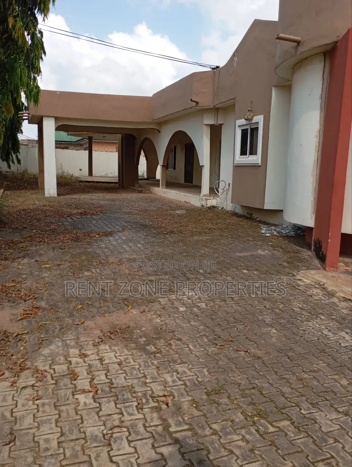 5bdrm Maisonette in Rent Zone Properties, Ofankor for sale