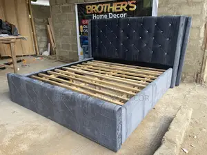 Morden Grey Queen Size Bedframe for Standard Room