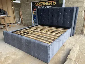 Morden Grey Queen Size Bedframe for Standard Room