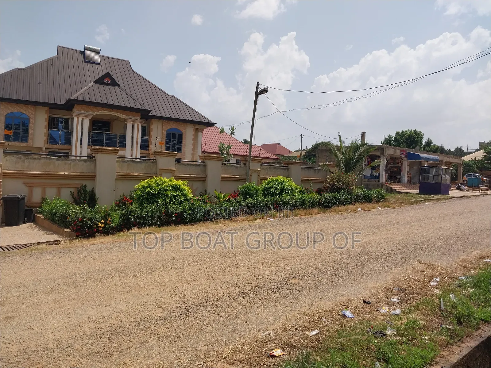 Furnished 6bdrm House in Top Boat Estate, Kumasi Metropolitan for sale