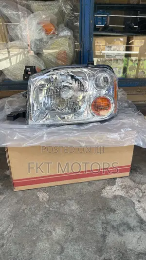 Nissan Hardbody NP300 Headlight