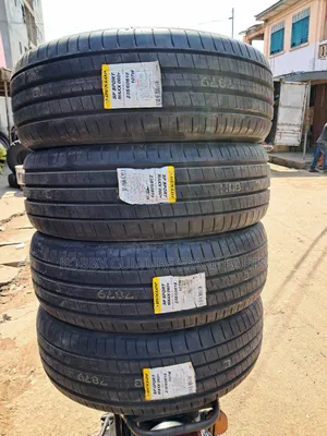 Original Dunlop 235/60r18 Tyres Available for All Cars 